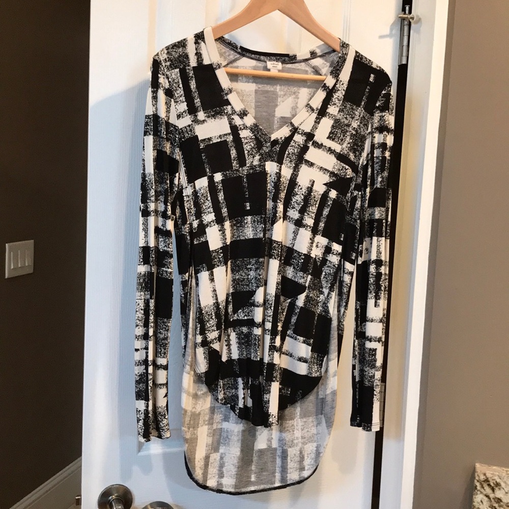 EUC Aritzia hi low hem size XS perfect for a date